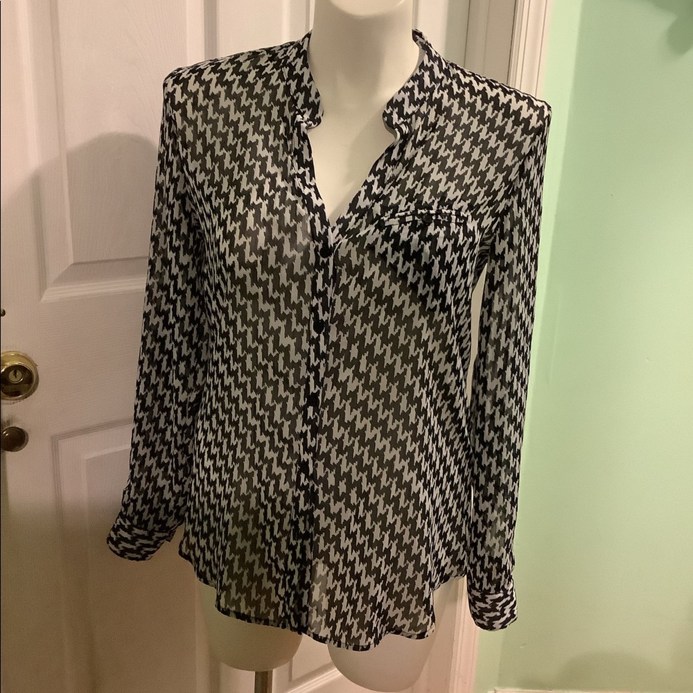 Polyester material nice blouse ,Kut large.see Pictures